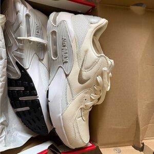Nike Air Max Excee Women's Sneakers | Soft Pearl / Pure
Platinum | NWT
